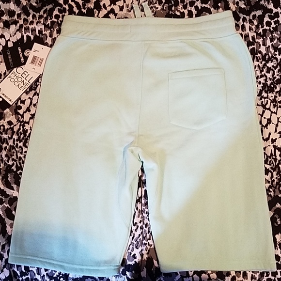 Mens Akademiks short - Picture 2 of 2